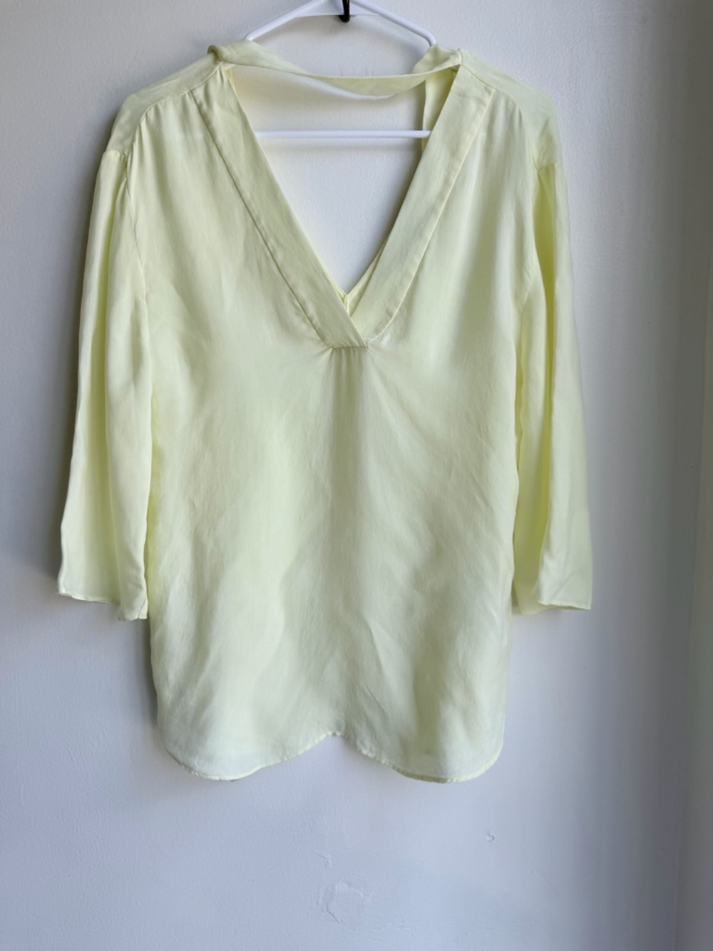 Sandro Blouse Women’s Size 0 100% Cupro V-neck 3/4 Sleeve Top pale yellow